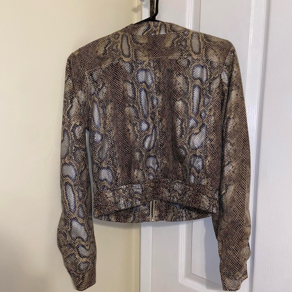 Women's Snake Print Jacket - Picture 3 of 3